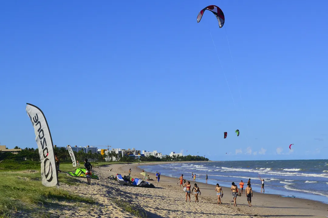 Vista aérea da orla de Intermares, em Cabedelo