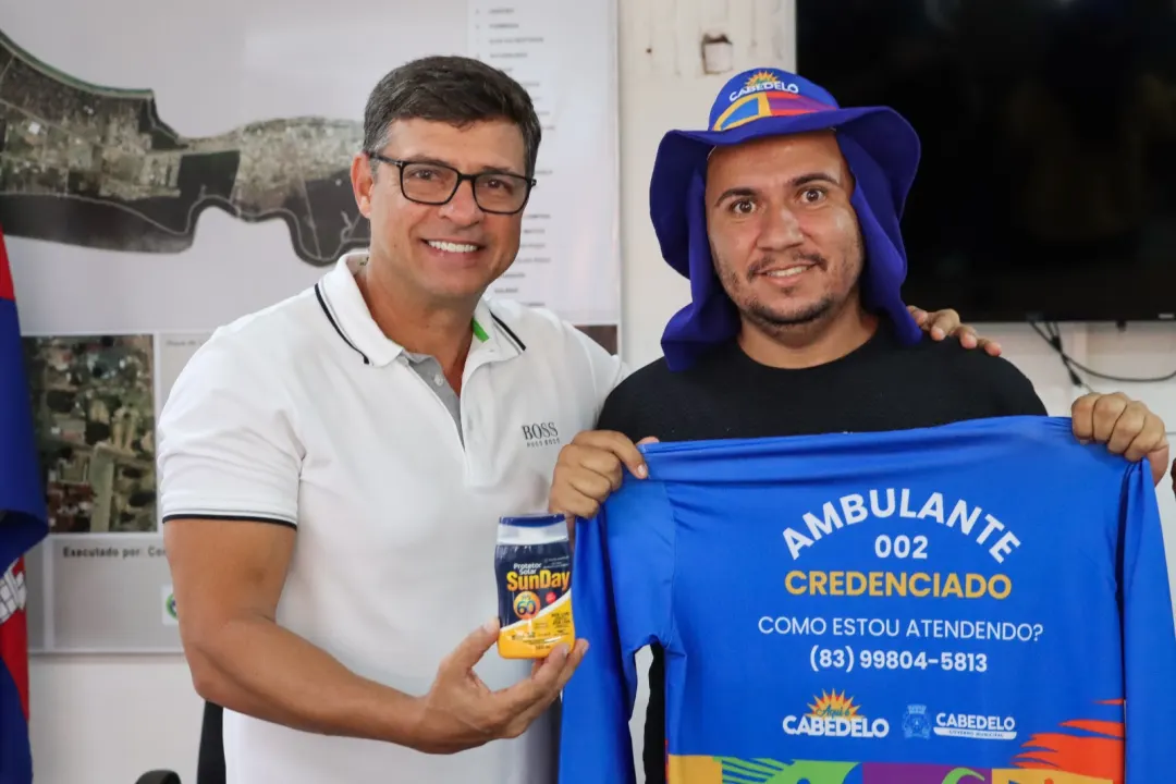 Prefeitura de Cabedelo entrega fardamento aos ambulantes para período de verão 2024 — foto 5