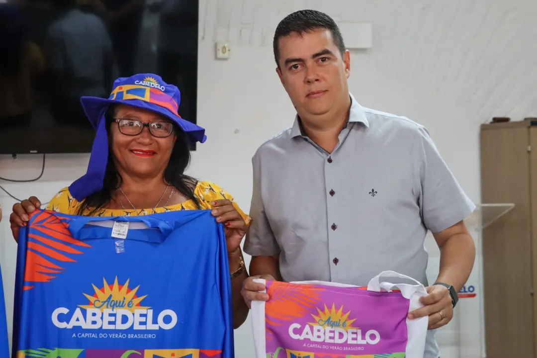 Prefeitura de Cabedelo entrega fardamento aos ambulantes para período de verão 2024 — foto 6