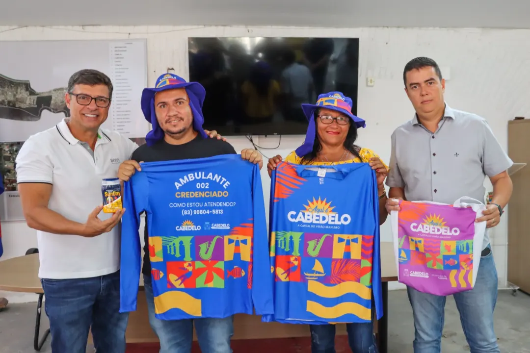 Prefeitura de Cabedelo entrega fardamento aos ambulantes para período de verão 2024 — foto 7