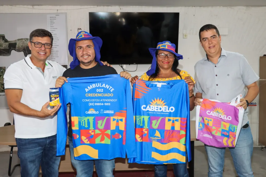 Prefeitura de Cabedelo entrega fardamento aos ambulantes para período de verão 2024 — foto 2
